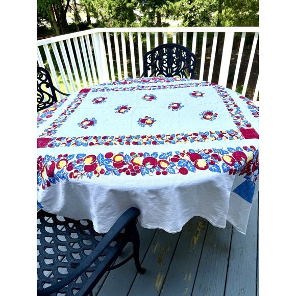 VINTAGE cotton floral cottage French Country Tablecloth Textile (66 x 74) Paris - Picture 1 of 5